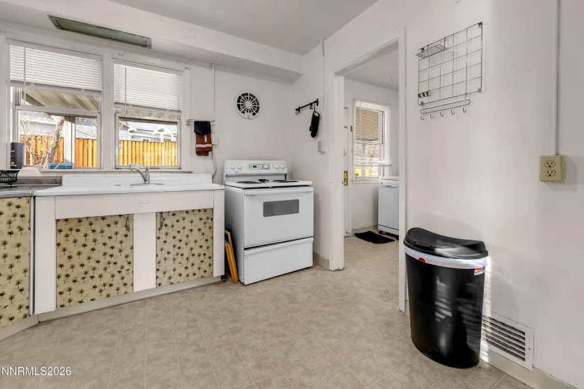 1111 Strand, Reno, Nevada 89503, ,1 BathroomBathrooms,Residential Income,Residential,Strand,260002060