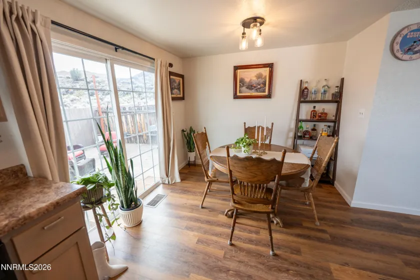 6764 Honeysuckle, Reno, Nevada 89506, 2 Bedrooms Bedrooms, ,2 BathroomsBathrooms,Residential,Residential,Honeysuckle,260002640