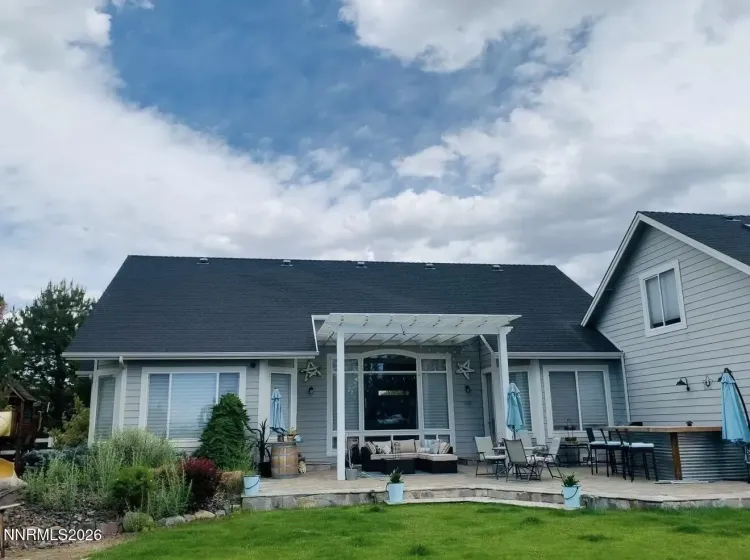 Backyard Paver Patio with Pergola Shade Cover