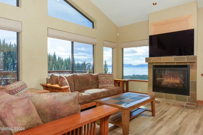 400 Fairview, Incline Village, Nevada 89451, 4 Bedrooms Bedrooms, ,4 BathroomsBathrooms,Residential,Residential,Fairview,260002657