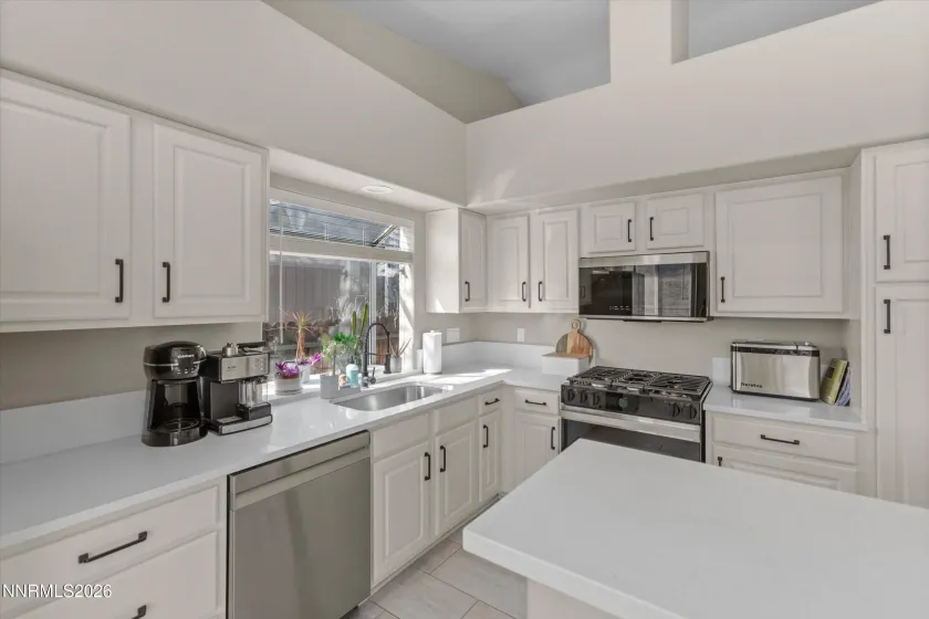 2790 Fairwood, Reno, Nevada 89502, 3 Bedrooms Bedrooms, ,2 BathroomsBathrooms,Residential,Residential,Fairwood,260002678