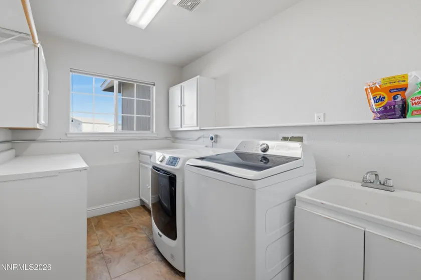 1717 Devon, Minden, Nevada 89423, 5 Bedrooms Bedrooms, ,7 BathroomsBathrooms,Residential,Residential,Devon,260002686