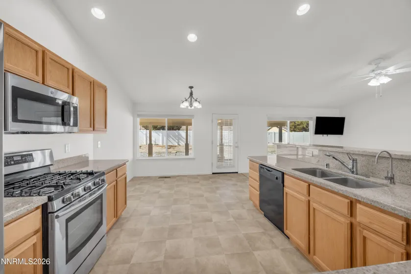 1382 White Bluffs, Fernley, Nevada 89408, 3 Bedrooms Bedrooms, ,2 BathroomsBathrooms,Residential,Residential,White Bluffs,260002679