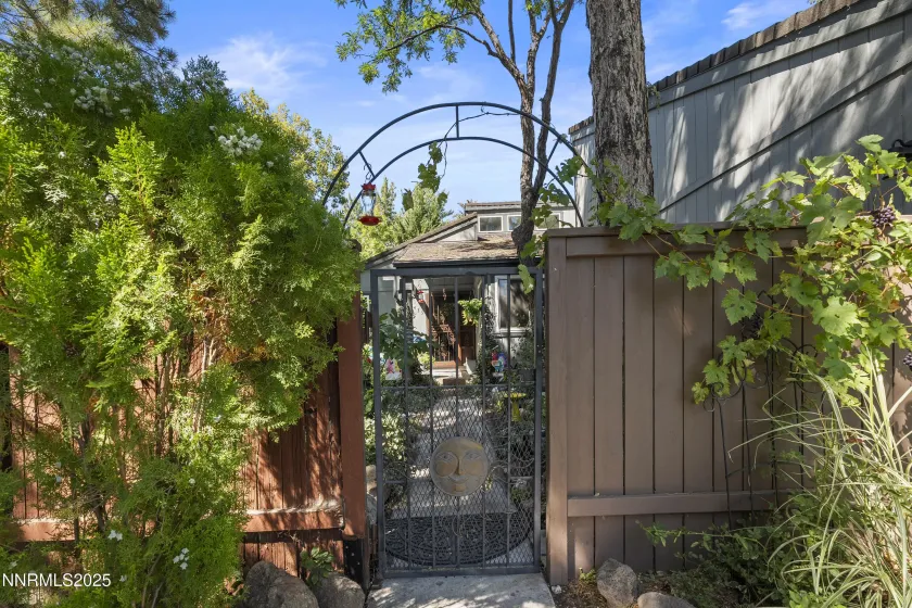 6435 Meadow Valley, Reno, Nevada 89519, 3 Bedrooms Bedrooms, ,2 BathroomsBathrooms,Residential,Residential,Meadow Valley,260002699