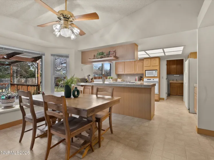 7960 Meadow Vista, Reno, Nevada 89511, 4 Bedrooms Bedrooms, ,2 BathroomsBathrooms,Residential,Residential,Meadow Vista,260002714