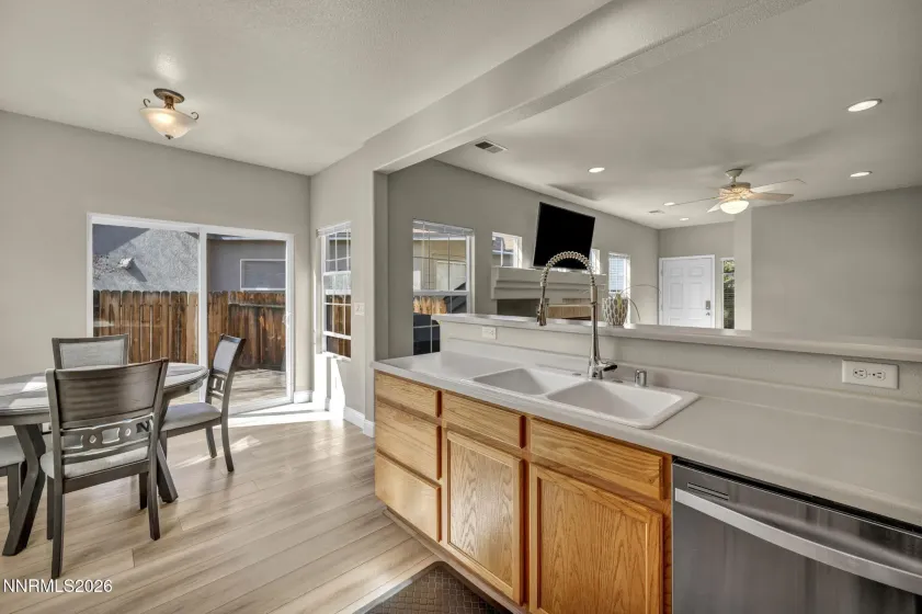 5421 Desert Peach, Sparks, Nevada 89436, 2 Bedrooms Bedrooms, ,2 BathroomsBathrooms,Residential,Residential,Desert Peach,260002740