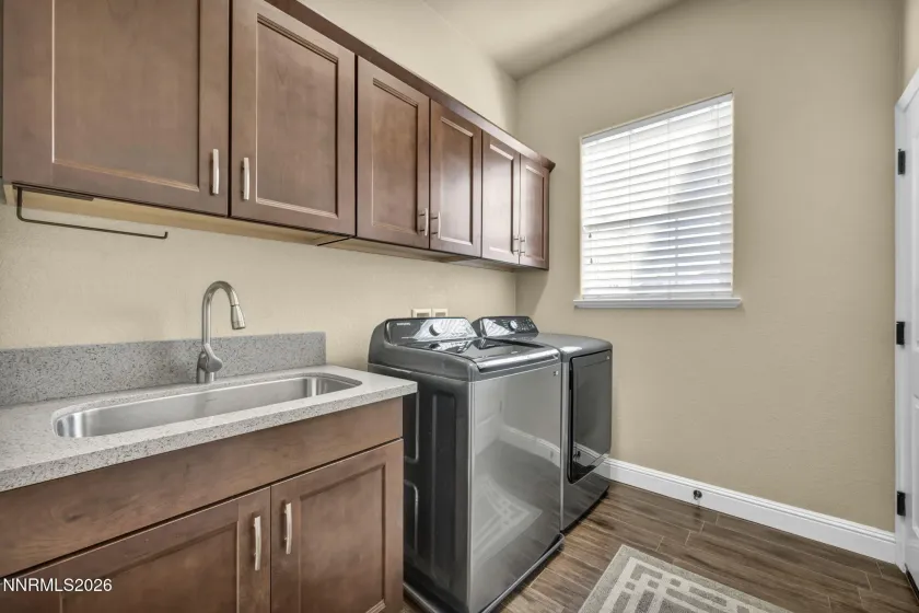 485 Sunset Springs, Sparks, Nevada 89441, 4 Bedrooms Bedrooms, ,2 BathroomsBathrooms,Residential,Residential,Sunset Springs,260002741