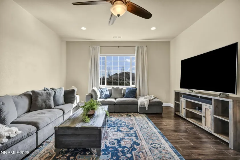 485 Sunset Springs, Sparks, Nevada 89441, 4 Bedrooms Bedrooms, ,2 BathroomsBathrooms,Residential,Residential,Sunset Springs,260002741