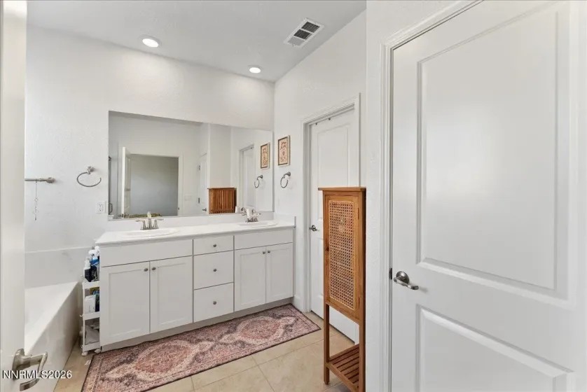 6417 Bucking Horse, Sparks, Nevada 89436, 3 Bedrooms Bedrooms, ,2 BathroomsBathrooms,Residential,Residential,Bucking Horse,260002749