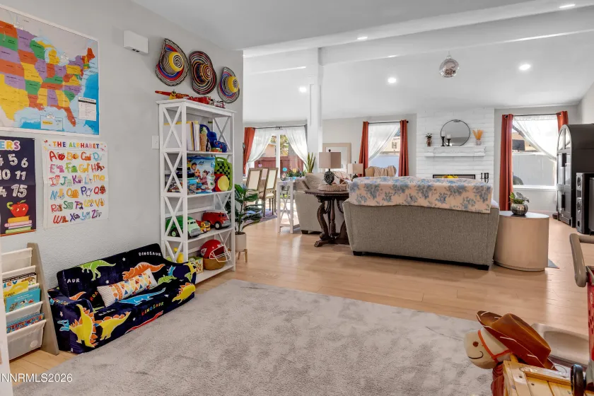 4220 Bismarck, Reno, Nevada 89502, 3 Bedrooms Bedrooms, ,2 BathroomsBathrooms,Residential,Residential,Bismarck,260002757