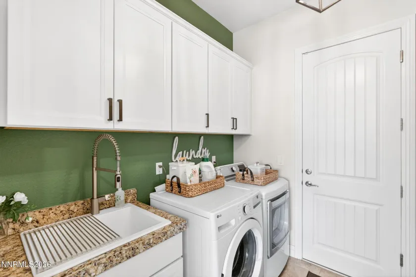 8286 Fenhollow, Verdi, Nevada 89439, 4 Bedrooms Bedrooms, ,3 BathroomsBathrooms,Residential,Residential,Fenhollow,260002755