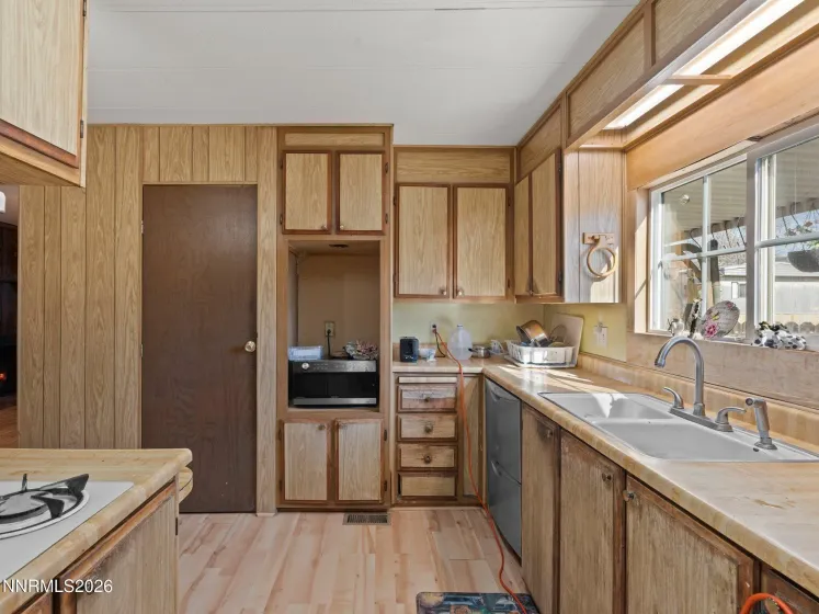 7 Esther, Carson City, Nevada 89706, 3 Bedrooms Bedrooms, ,2 BathroomsBathrooms,Residential,Residential,Esther,260002763