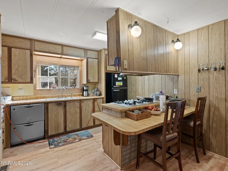 7 Esther, Carson City, Nevada 89706, 3 Bedrooms Bedrooms, ,2 BathroomsBathrooms,Residential,Residential,Esther,260002763