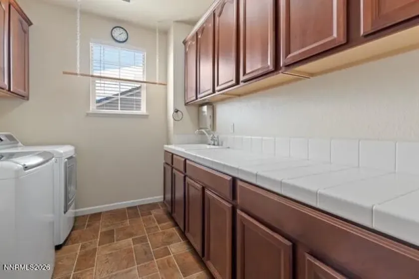 7263 Fox Wood, Sparks, Nevada 89436, 4 Bedrooms Bedrooms, ,4 BathroomsBathrooms,Residential,Residential,Fox Wood,260002764