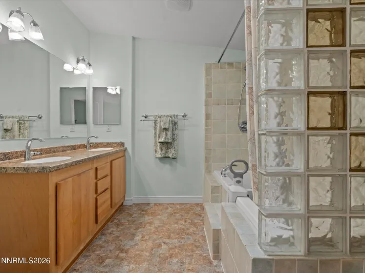 1307 Kingslane, Gardnerville, Nevada 89410, 2 Bedrooms Bedrooms, ,2 BathroomsBathrooms,Residential,Residential,Kingslane,260002765