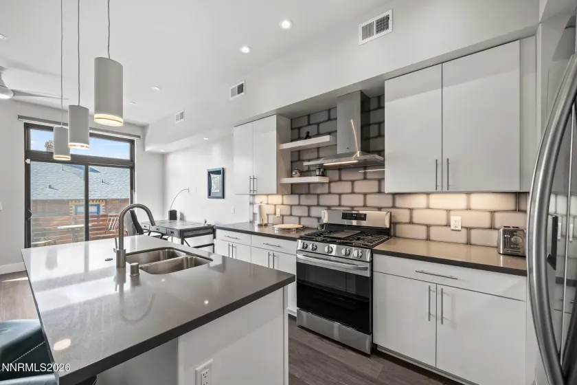 104 High, Reno, Nevada 89502, 1 Bedroom Bedrooms, ,2 BathroomsBathrooms,Residential Lease,Manufactured,High,260002767