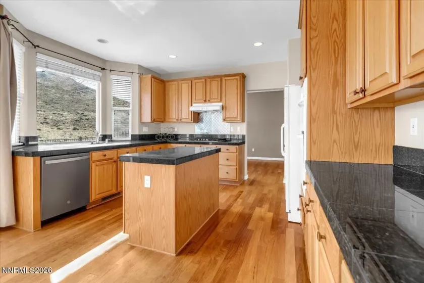 2910 Deer Run, Reno, Nevada 89509, 4 Bedrooms Bedrooms, ,3 BathroomsBathrooms,Residential,Residential,Deer Run,260002725