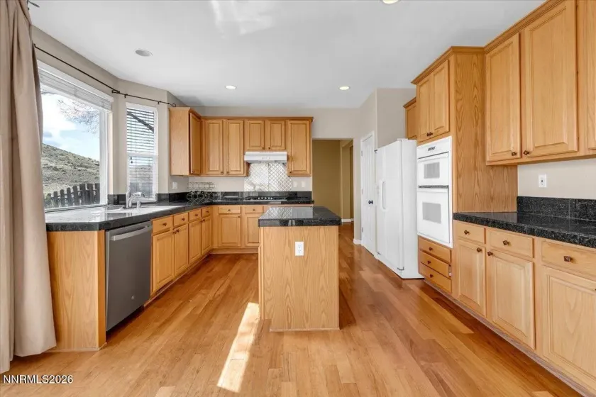 2910 Deer Run, Reno, Nevada 89509, 4 Bedrooms Bedrooms, ,3 BathroomsBathrooms,Residential,Residential,Deer Run,260002725