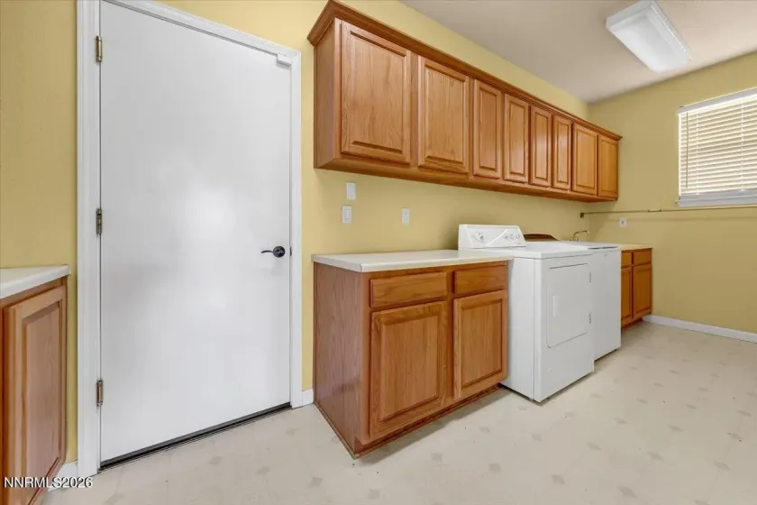 2910 Deer Run, Reno, Nevada 89509, 4 Bedrooms Bedrooms, ,3 BathroomsBathrooms,Residential,Residential,Deer Run,260002725