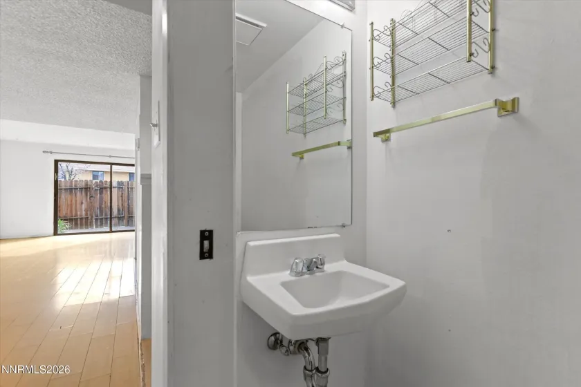 861 Nutmeg, Reno, Nevada 89502, 2 Bedrooms Bedrooms, ,2 BathroomsBathrooms,Residential,Residential,Nutmeg,260002772