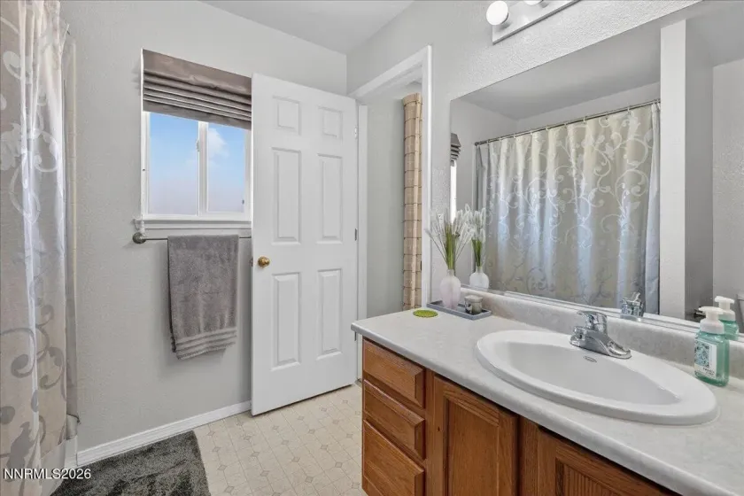 445 Kathy, Sparks, Nevada 89436, 3 Bedrooms Bedrooms, ,2 BathroomsBathrooms,Residential,Residential,Kathy,260002789