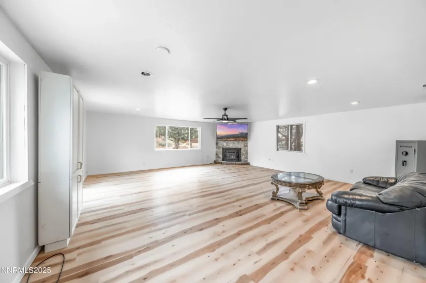 1193 Manhattan, Gardnerville, Nevada 89460, 3 Bedrooms Bedrooms, ,2 BathroomsBathrooms,Residential,Residential,Manhattan,250056653