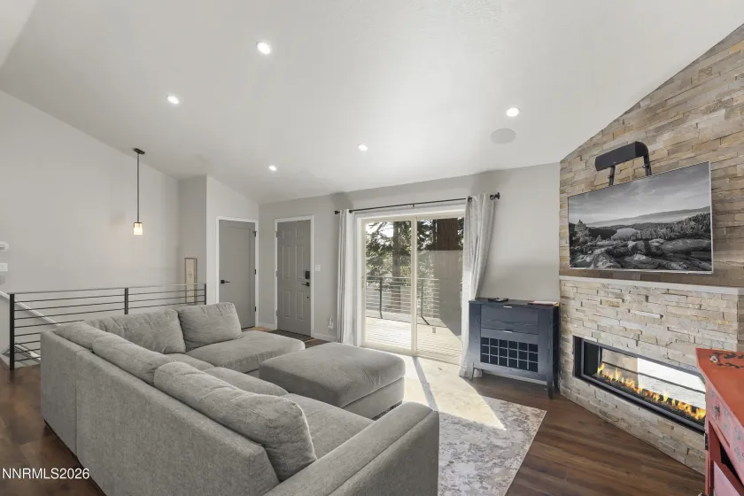 696 Bidwell, Incline Village, Nevada 89451, 4 Bedrooms Bedrooms, ,3 BathroomsBathrooms,Residential,Residential,Bidwell,260002815