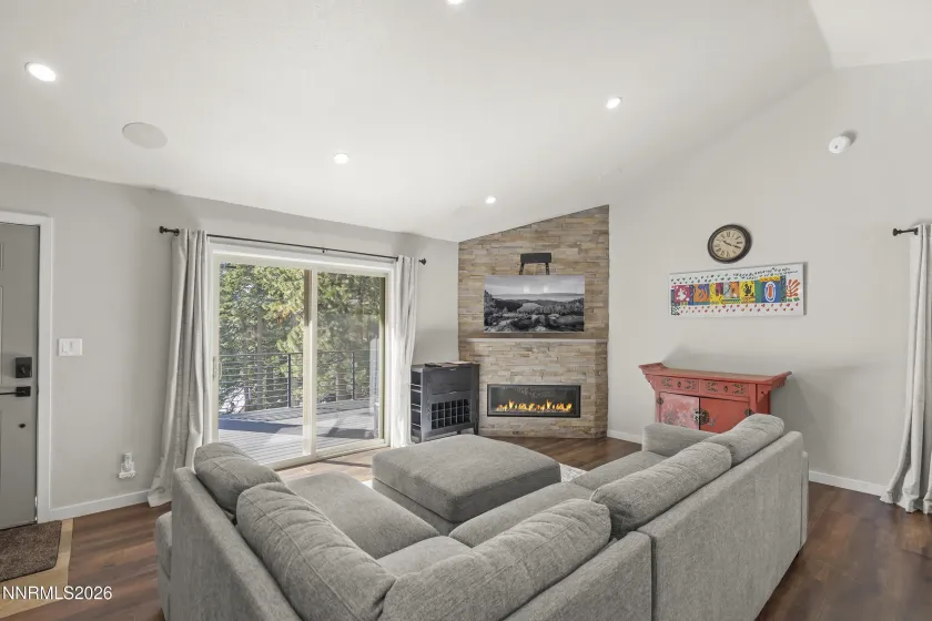 696 Bidwell, Incline Village, Nevada 89451, 4 Bedrooms Bedrooms, ,3 BathroomsBathrooms,Residential,Residential,Bidwell,260002815