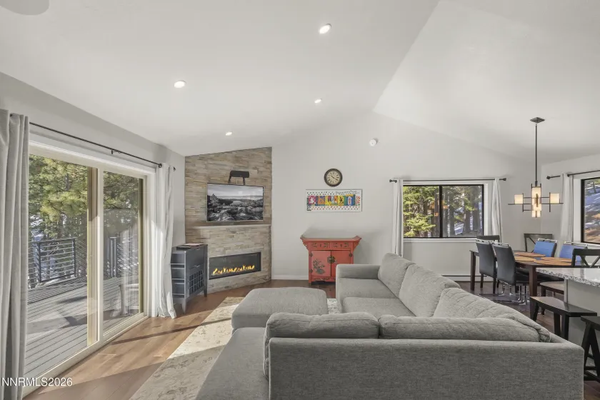 696 Bidwell, Incline Village, Nevada 89451, 4 Bedrooms Bedrooms, ,3 BathroomsBathrooms,Residential,Residential,Bidwell,260002815