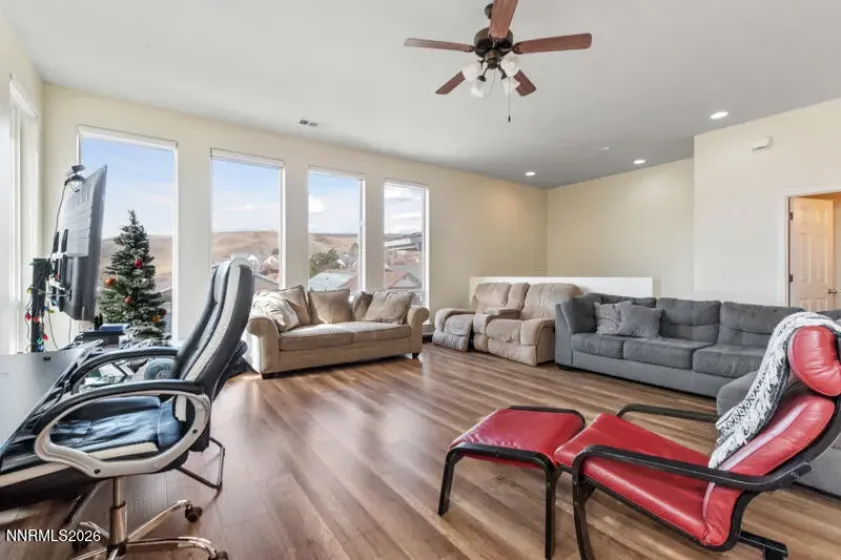 561 Tarn, Reno, Nevada 89503, 4 Bedrooms Bedrooms, ,4 BathroomsBathrooms,Residential,Residential,Tarn,260002847