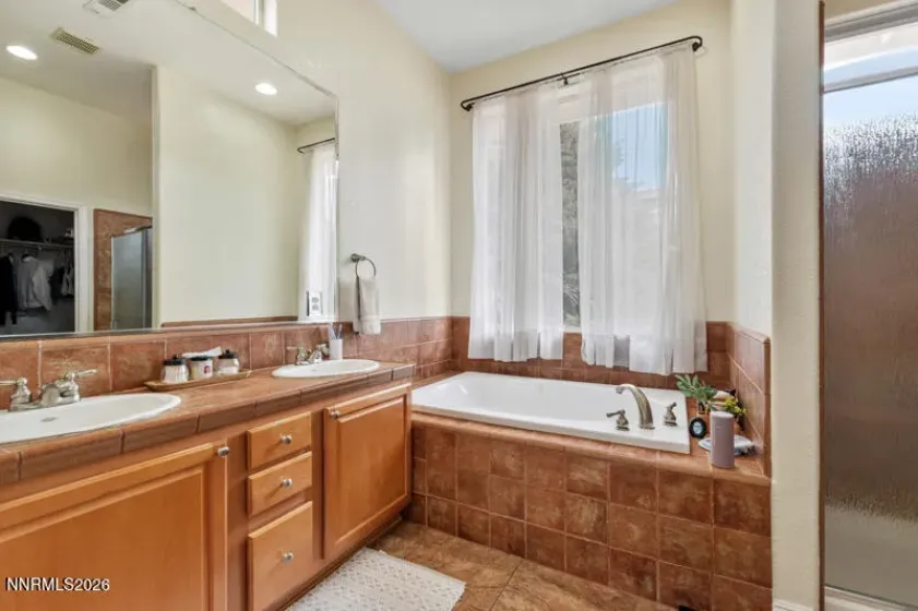 561 Tarn, Reno, Nevada 89503, 4 Bedrooms Bedrooms, ,4 BathroomsBathrooms,Residential,Residential,Tarn,260002847