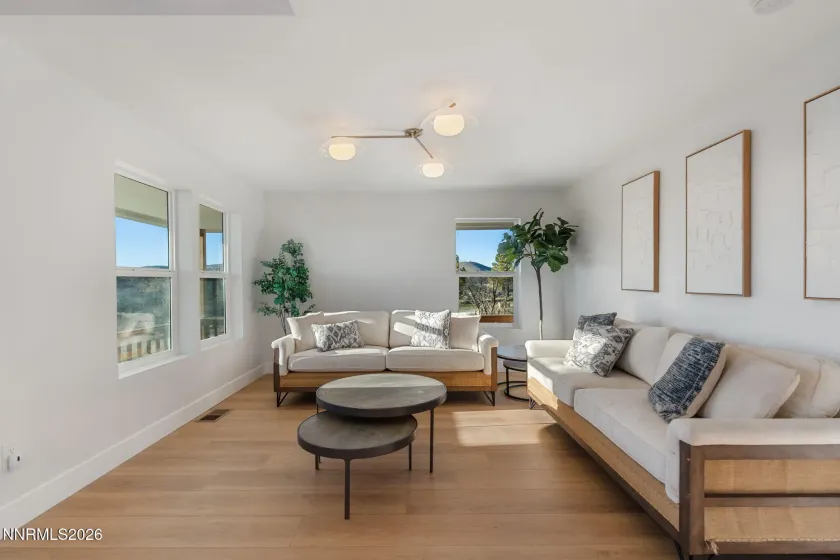 680 Rowe, Sparks, Nevada 89441, 4 Bedrooms Bedrooms, ,3 BathroomsBathrooms,Residential,Residential,Rowe,260002848