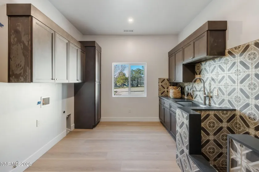 680 Rowe, Sparks, Nevada 89441, 4 Bedrooms Bedrooms, ,3 BathroomsBathrooms,Residential,Residential,Rowe,260002848