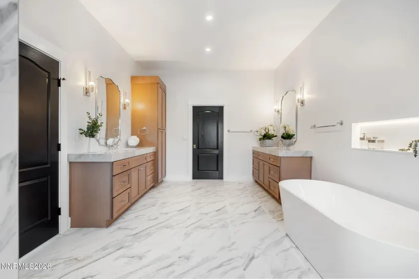 680 Rowe, Sparks, Nevada 89441, 4 Bedrooms Bedrooms, ,3 BathroomsBathrooms,Residential,Residential,Rowe,260002848