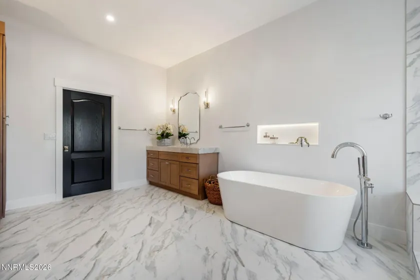 680 Rowe, Sparks, Nevada 89441, 4 Bedrooms Bedrooms, ,3 BathroomsBathrooms,Residential,Residential,Rowe,260002848