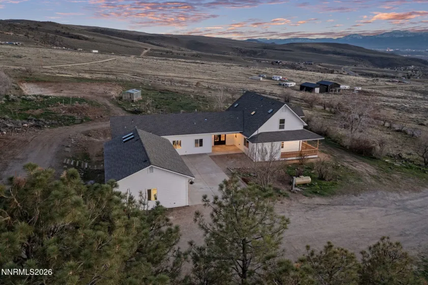 680 Rowe, Sparks, Nevada 89441, 4 Bedrooms Bedrooms, ,3 BathroomsBathrooms,Residential,Residential,Rowe,260002848