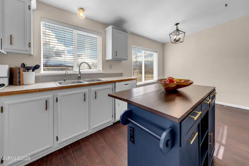 3620 Esmeralda, Washoe Valley, Nevada 89704, 3 Bedrooms Bedrooms, ,2 BathroomsBathrooms,Residential,Residential,Esmeralda,260001756