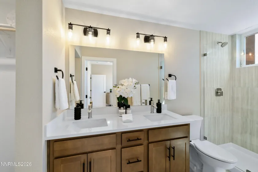 3812 Lakeside, Reno, Nevada 89509, 3 Bedrooms Bedrooms, ,4 BathroomsBathrooms,Residential,Residential,Lakeside,260002869