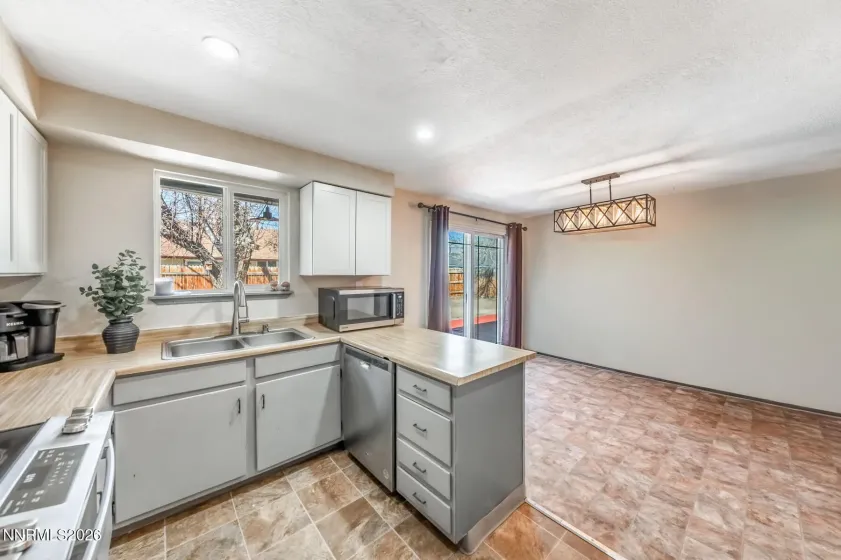 370 Maple, Fernley, Nevada 89408, 4 Bedrooms Bedrooms, ,2 BathroomsBathrooms,Residential,Residential,Maple,260002874