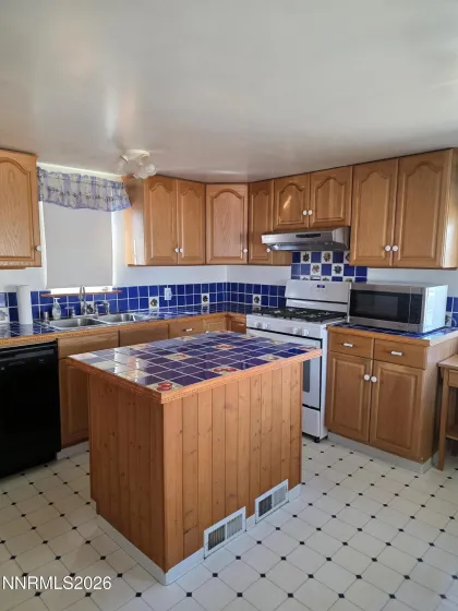 144 M, Hawthorne, Nevada 89415, 3 Bedrooms Bedrooms, ,1 BathroomBathrooms,Residential,Residential,M,260002900