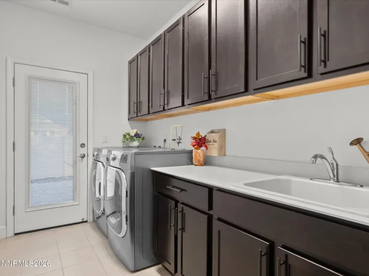 9803 Ash Meadow, Reno, Nevada 89521, 3 Bedrooms Bedrooms, ,4 BathroomsBathrooms,Residential,Residential,Ash Meadow,260002902