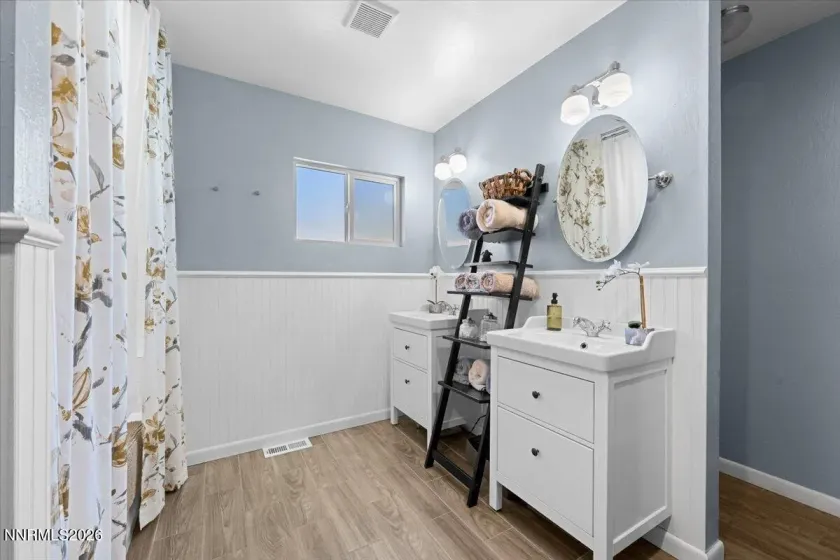 2325 Watt, Reno, Nevada 89509, 2 Bedrooms Bedrooms, ,3 BathroomsBathrooms,Residential,Residential,Watt,260002906