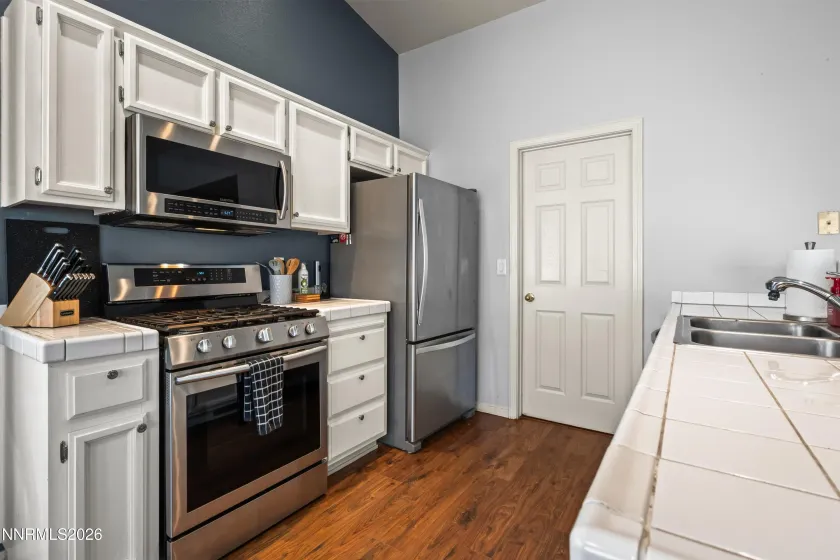 712 Hastings, Fernley, Nevada 89408, 3 Bedrooms Bedrooms, ,2 BathroomsBathrooms,Residential,Residential,Hastings,260002908