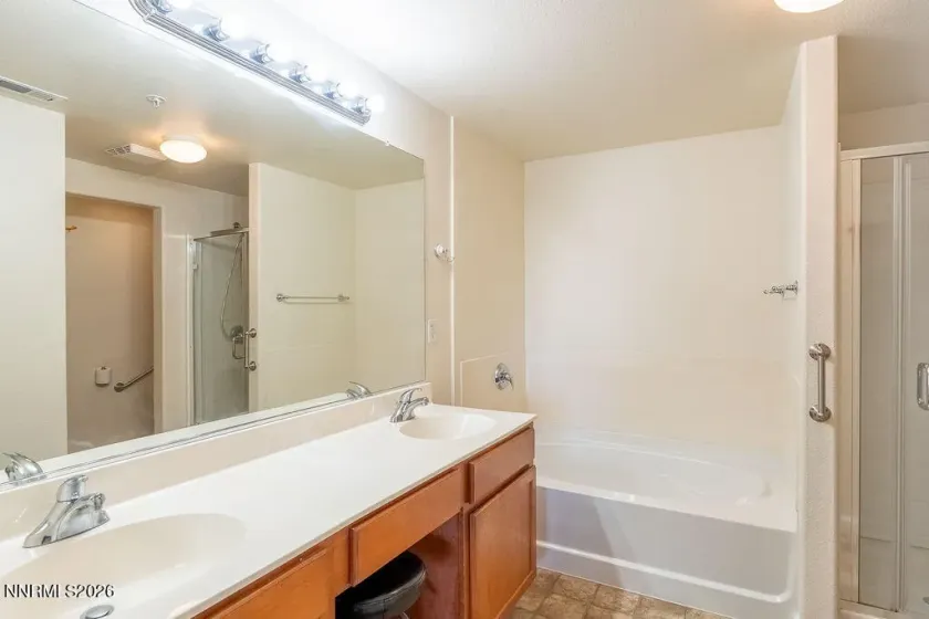 9050 Double R, Reno, Nevada 89521, 2 Bedrooms Bedrooms, ,2 BathroomsBathrooms,Residential,Residential,Double R,260002915