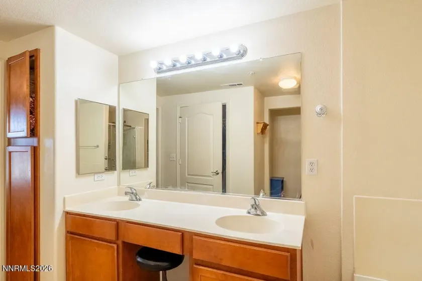 9050 Double R, Reno, Nevada 89521, 2 Bedrooms Bedrooms, ,2 BathroomsBathrooms,Residential,Residential,Double R,260002915