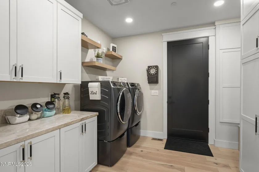 7201 Silver King, Sparks, Nevada 89436, 4 Bedrooms Bedrooms, ,4 BathroomsBathrooms,Residential,Residential,Silver King,260001369