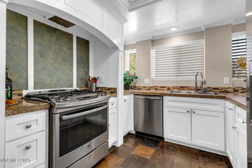 831 Blue Falls, Reno, Nevada 89511, 4 Bedrooms Bedrooms, ,3 BathroomsBathrooms,Residential,Residential,Blue Falls,260002945