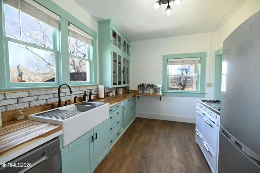 1185 Truckee, Fernley, Nevada 89408, 4 Bedrooms Bedrooms, ,2 BathroomsBathrooms,Residential,Residential,Truckee,260002946