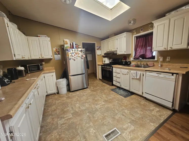 7661 Lytton, Reno, Nevada 89506, 3 Bedrooms Bedrooms, ,2 BathroomsBathrooms,Residential,Residential,Lytton,260002959