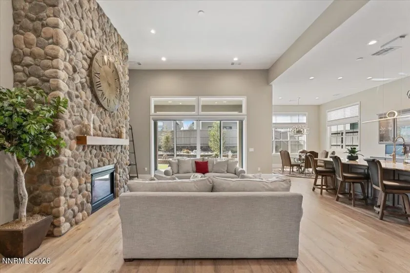 722 Pleasant Oak, Reno, Nevada 89511, 3 Bedrooms Bedrooms, ,4 BathroomsBathrooms,Residential,Residential,Pleasant Oak,260002968